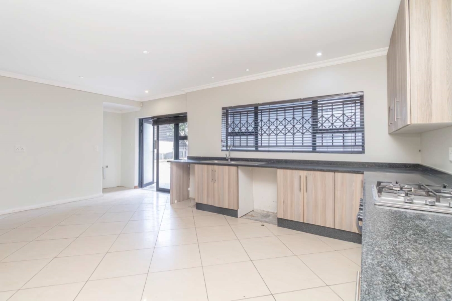 To Let 4 Bedroom Property for Rent in Blairgowrie Gauteng