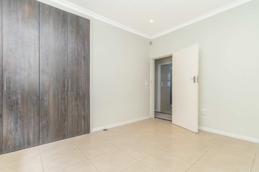 To Let 4 Bedroom Property for Rent in Blairgowrie Gauteng