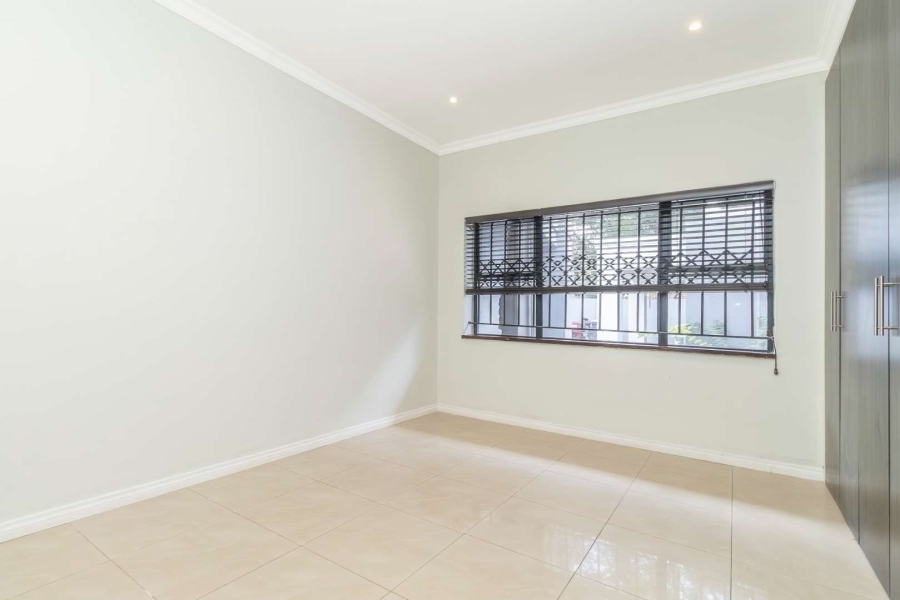 To Let 4 Bedroom Property for Rent in Blairgowrie Gauteng