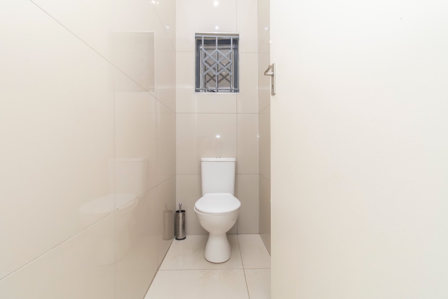 To Let 4 Bedroom Property for Rent in Blairgowrie Gauteng