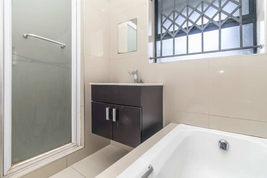 To Let 4 Bedroom Property for Rent in Blairgowrie Gauteng