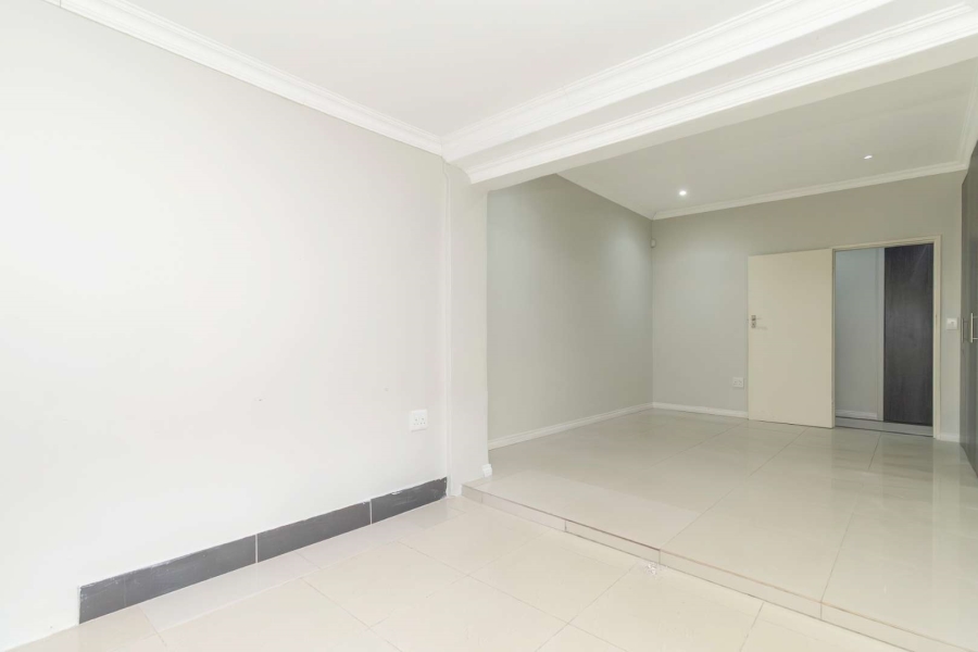 To Let 4 Bedroom Property for Rent in Blairgowrie Gauteng