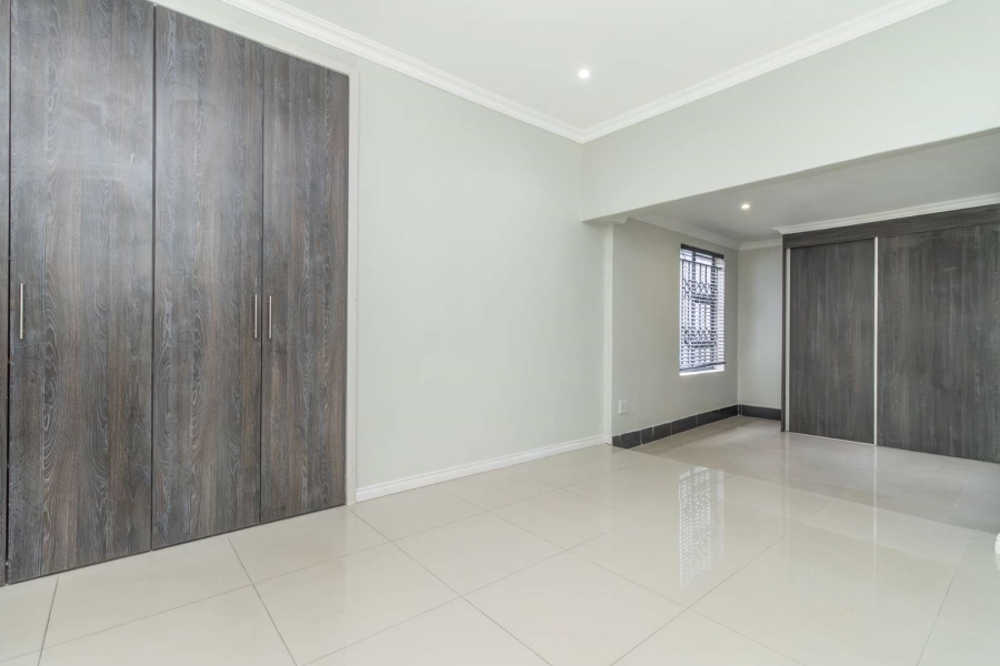 To Let 4 Bedroom Property for Rent in Blairgowrie Gauteng