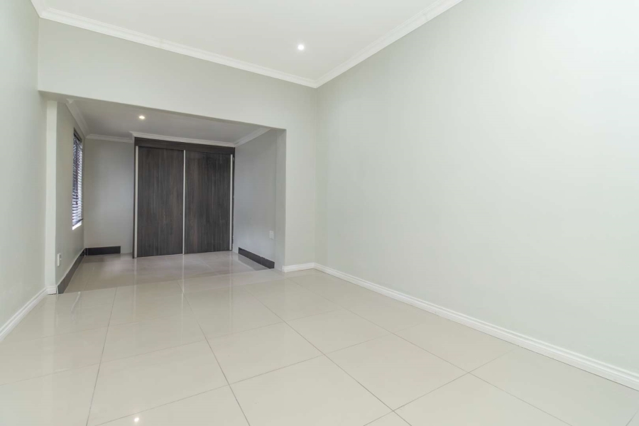 To Let 4 Bedroom Property for Rent in Blairgowrie Gauteng