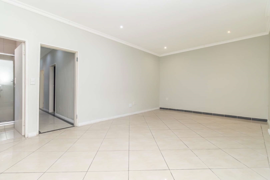 To Let 4 Bedroom Property for Rent in Blairgowrie Gauteng