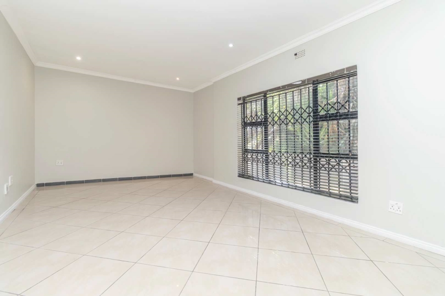 To Let 4 Bedroom Property for Rent in Blairgowrie Gauteng