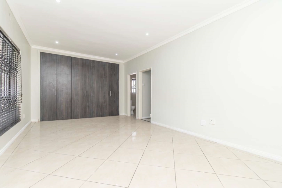 To Let 4 Bedroom Property for Rent in Blairgowrie Gauteng