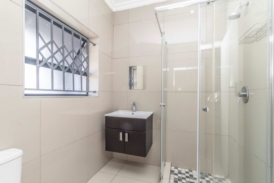 To Let 4 Bedroom Property for Rent in Blairgowrie Gauteng