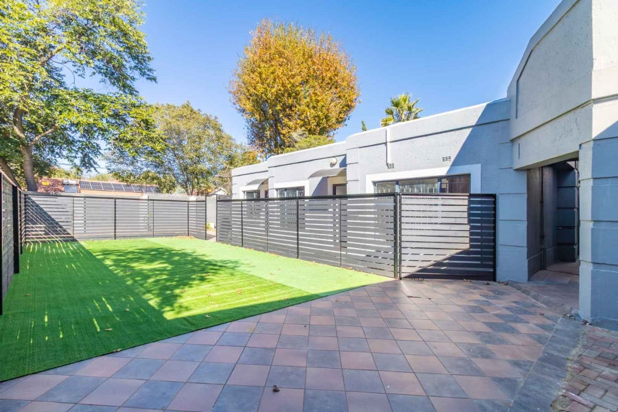 To Let 4 Bedroom Property for Rent in Blairgowrie Gauteng