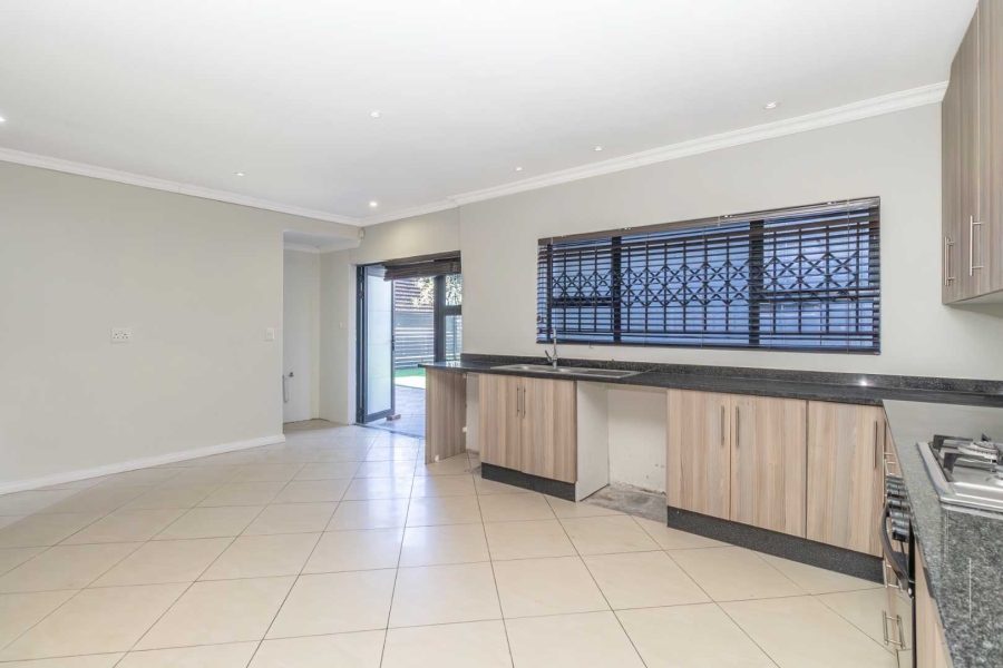 To Let 4 Bedroom Property for Rent in Blairgowrie Gauteng