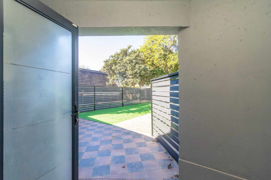 To Let 4 Bedroom Property for Rent in Blairgowrie Gauteng