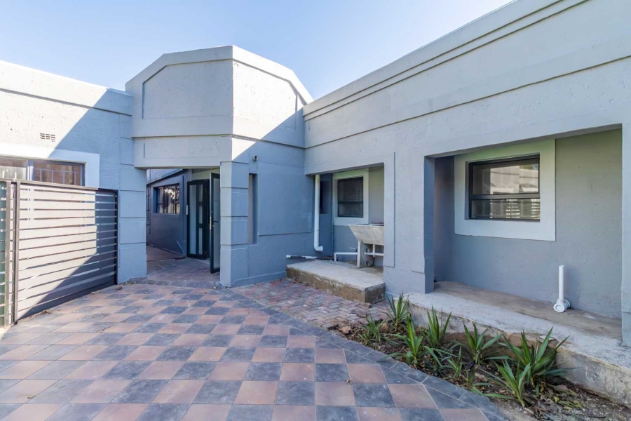 To Let 4 Bedroom Property for Rent in Blairgowrie Gauteng
