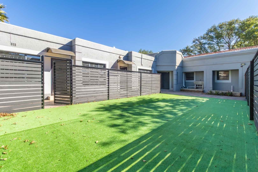 To Let 4 Bedroom Property for Rent in Blairgowrie Gauteng