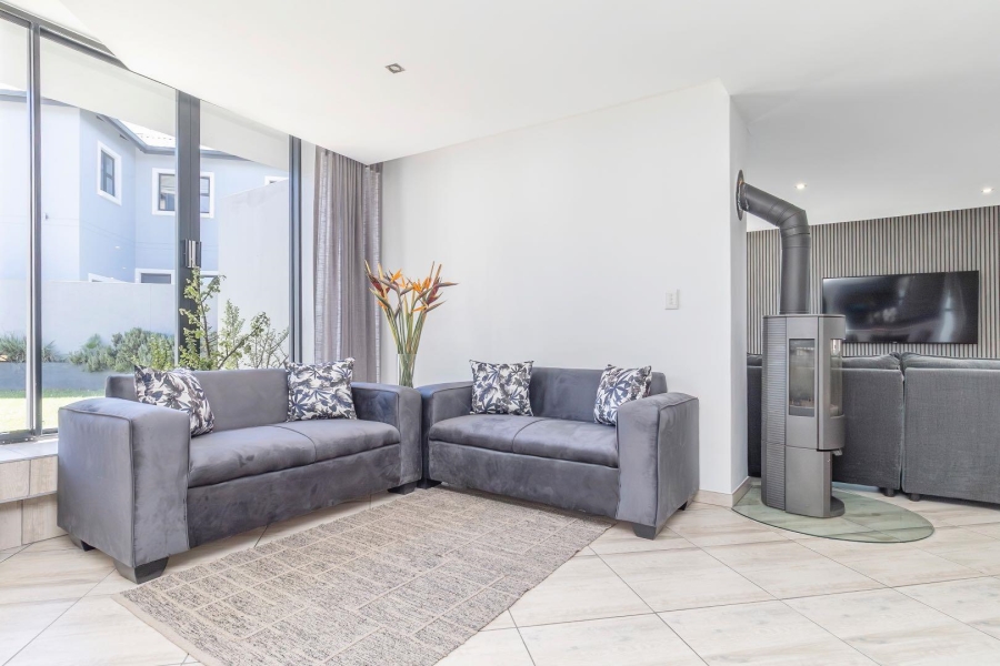 4 Bedroom Property for Sale in Waterfall Country Village Gauteng