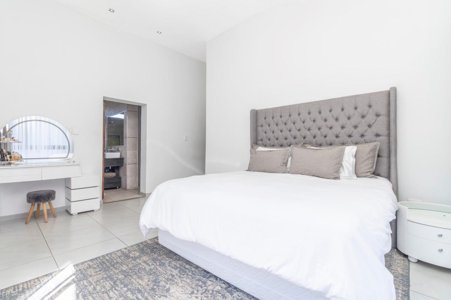 4 Bedroom Property for Sale in Waterfall Country Village Gauteng