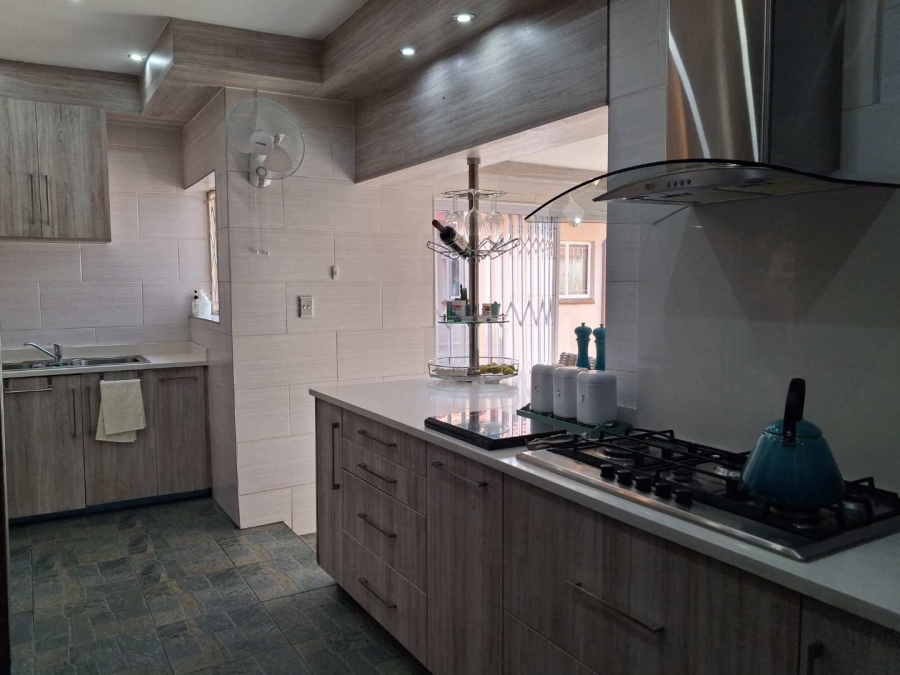 4 Bedroom Property for Sale in Randhart Gauteng