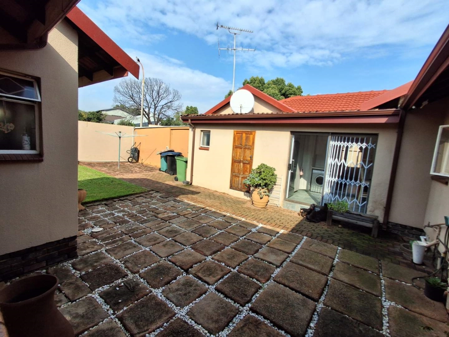 4 Bedroom Property for Sale in Randhart Gauteng