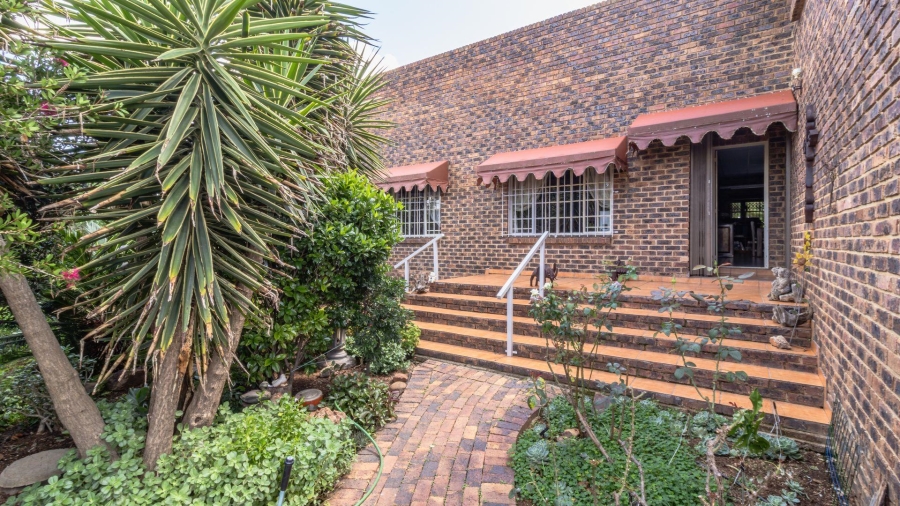 4 Bedroom Property for Sale in Vaaloewer Gauteng