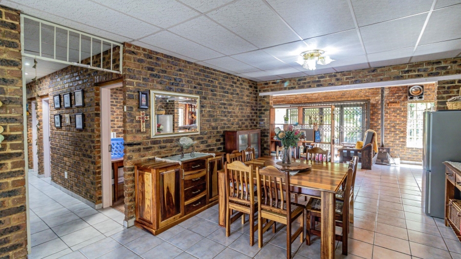 4 Bedroom Property for Sale in Vaaloewer Gauteng