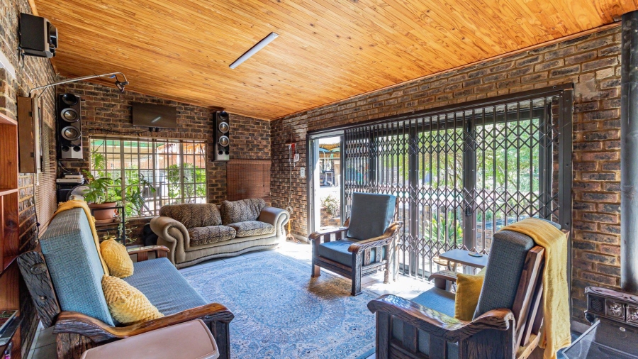 4 Bedroom Property for Sale in Vaaloewer Gauteng