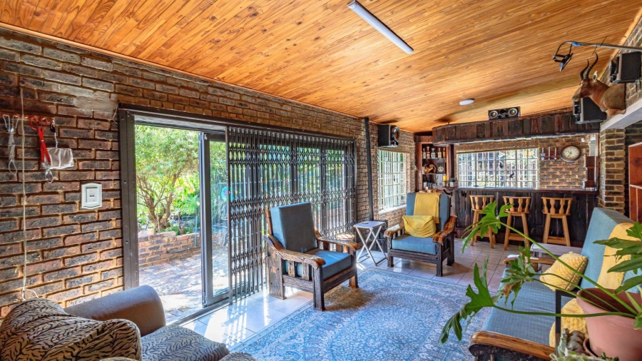 4 Bedroom Property for Sale in Vaaloewer Gauteng