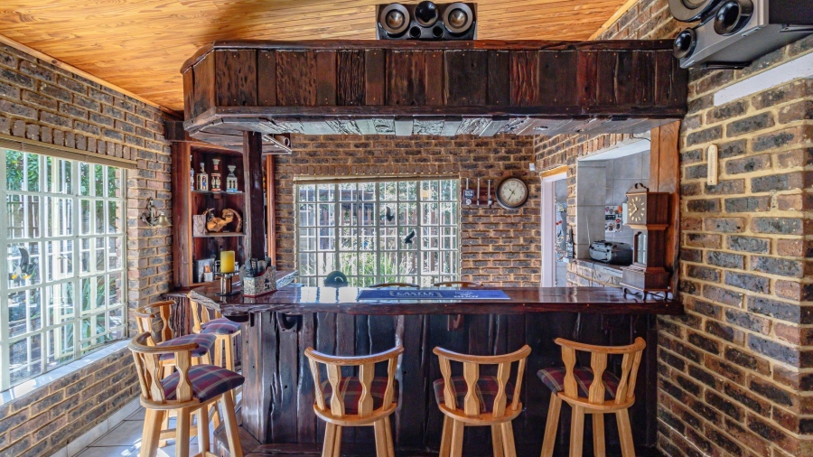 4 Bedroom Property for Sale in Vaaloewer Gauteng