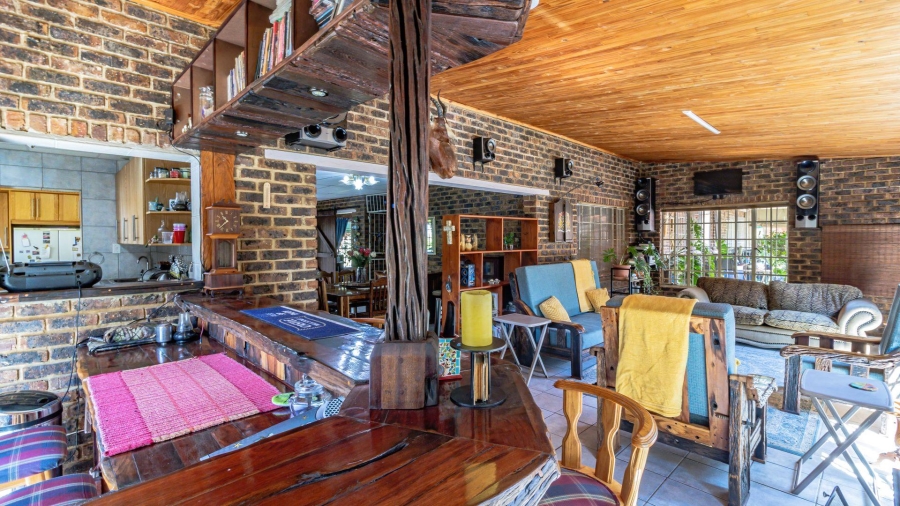 4 Bedroom Property for Sale in Vaaloewer Gauteng