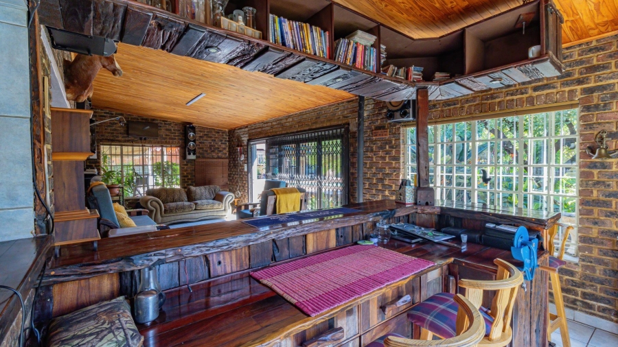 4 Bedroom Property for Sale in Vaaloewer Gauteng