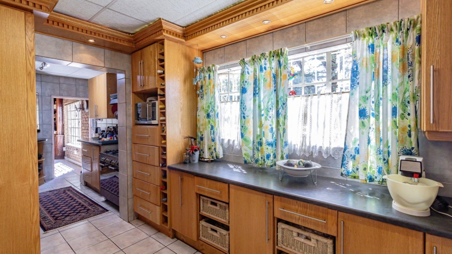 4 Bedroom Property for Sale in Vaaloewer Gauteng