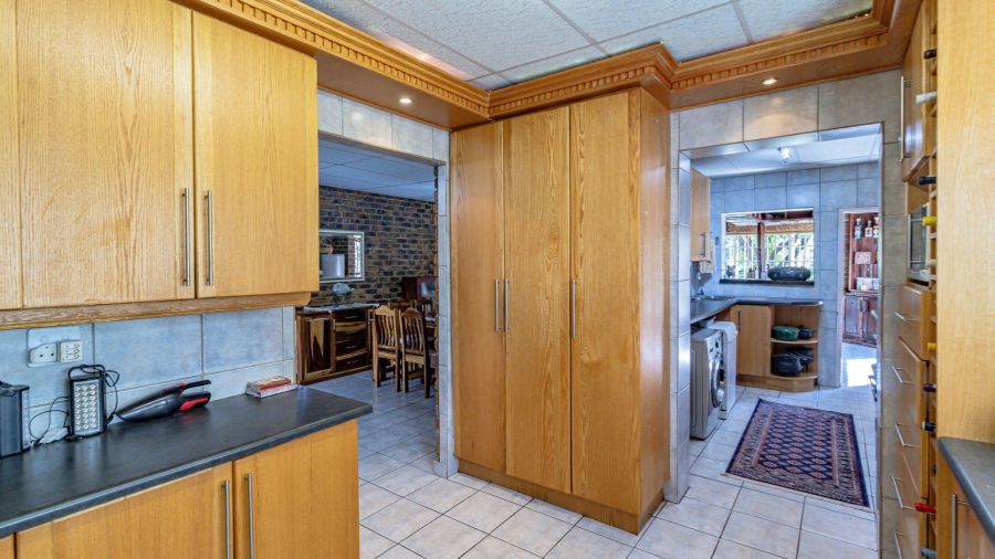 4 Bedroom Property for Sale in Vaaloewer Gauteng