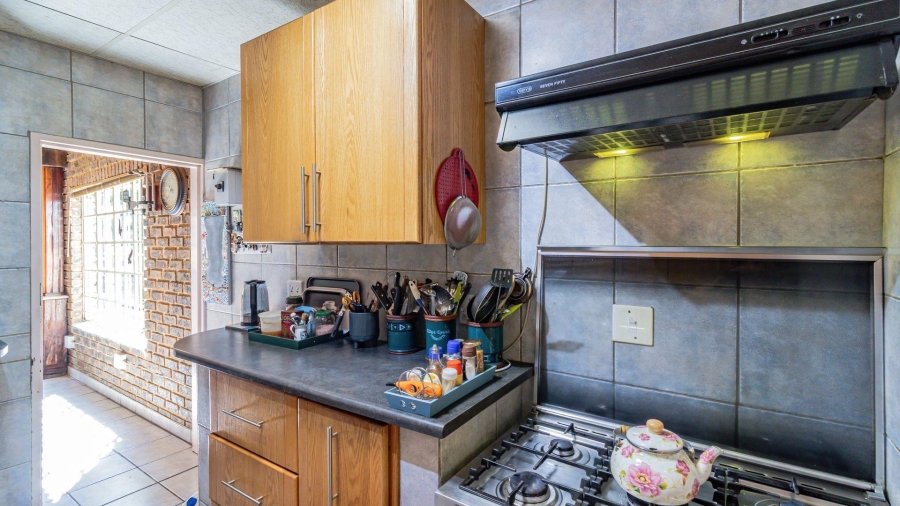 4 Bedroom Property for Sale in Vaaloewer Gauteng