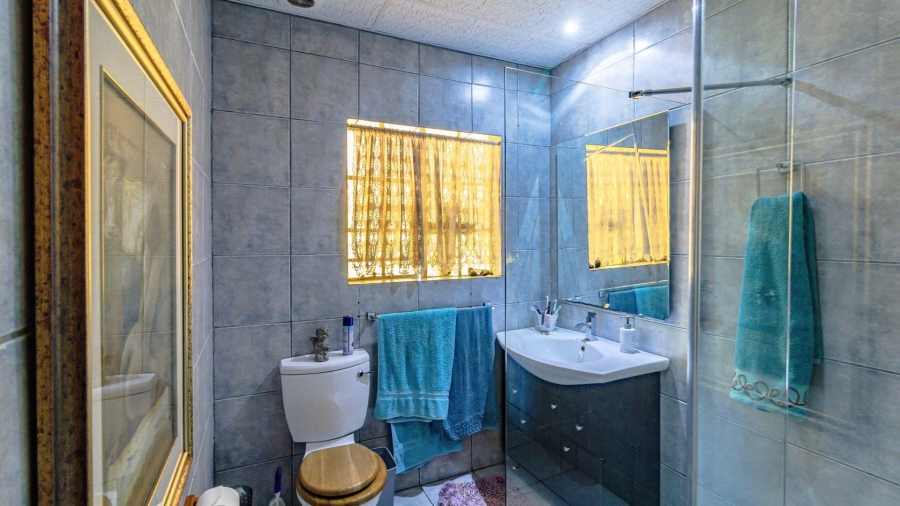 4 Bedroom Property for Sale in Vaaloewer Gauteng