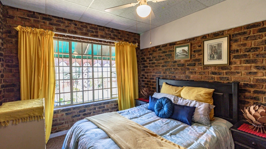 4 Bedroom Property for Sale in Vaaloewer Gauteng