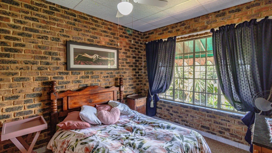 4 Bedroom Property for Sale in Vaaloewer Gauteng