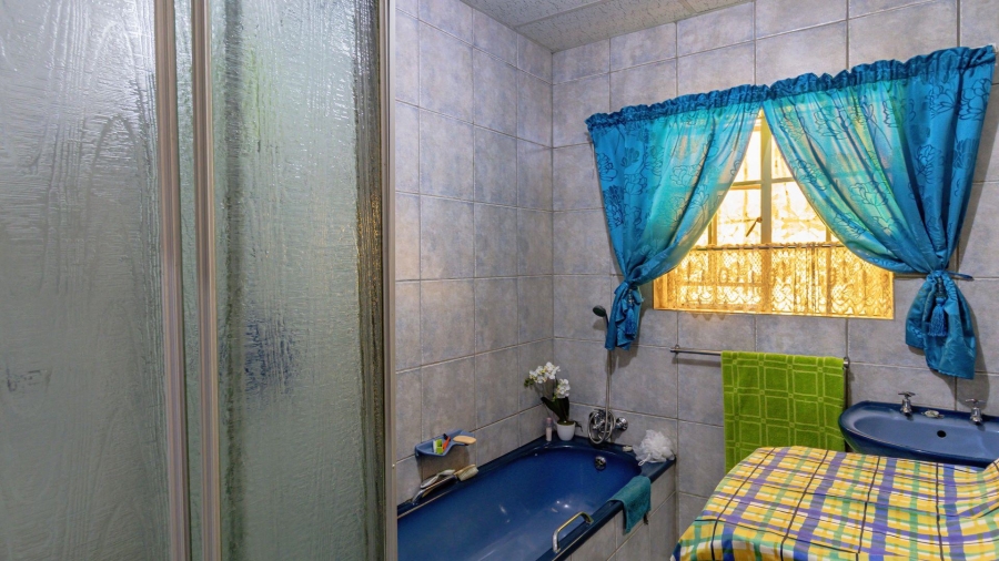 4 Bedroom Property for Sale in Vaaloewer Gauteng