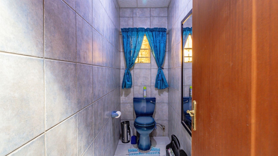 4 Bedroom Property for Sale in Vaaloewer Gauteng