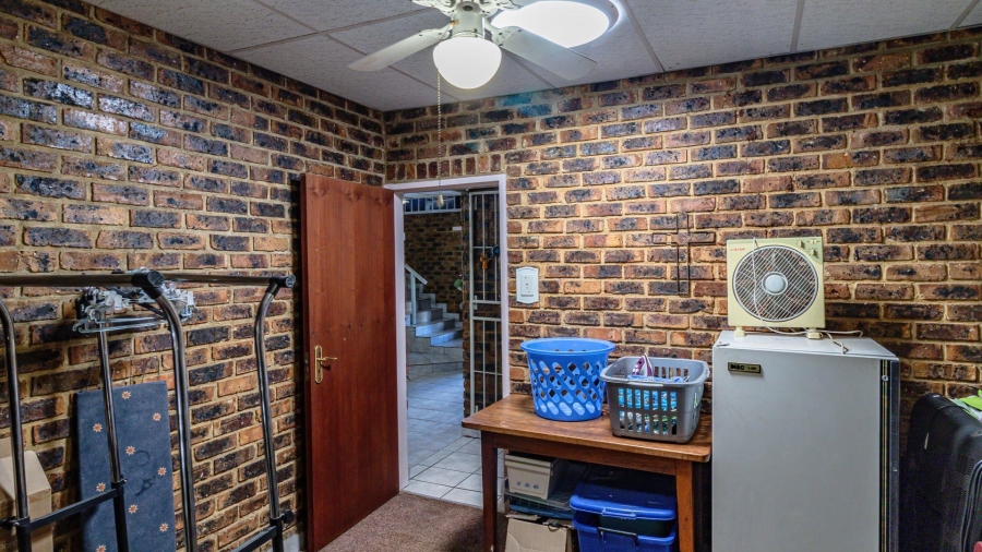 4 Bedroom Property for Sale in Vaaloewer Gauteng