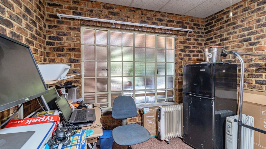 4 Bedroom Property for Sale in Vaaloewer Gauteng