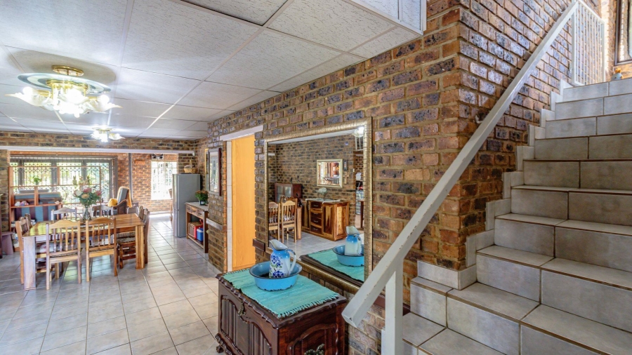4 Bedroom Property for Sale in Vaaloewer Gauteng