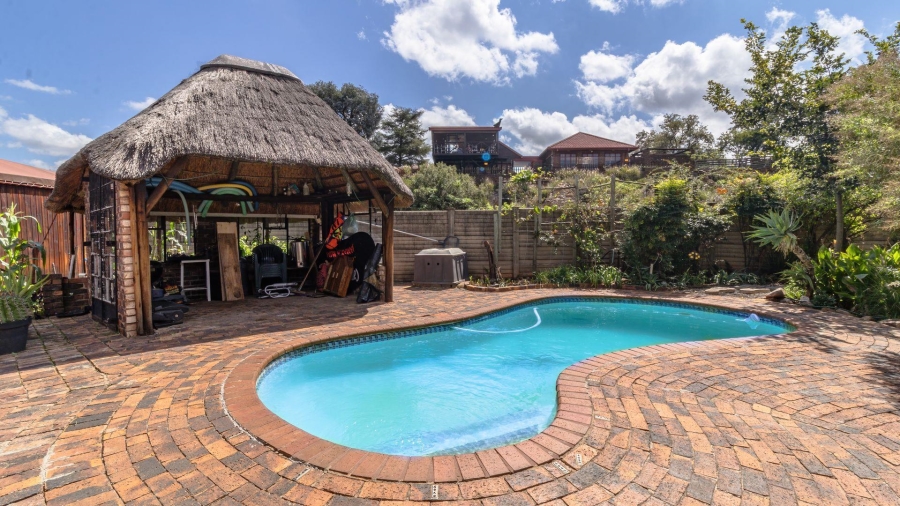 4 Bedroom Property for Sale in Vaaloewer Gauteng
