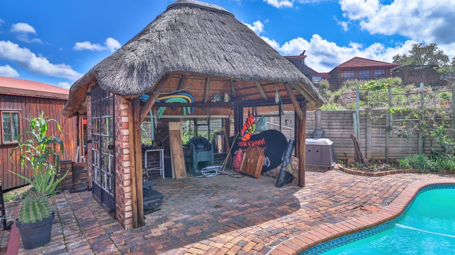 4 Bedroom Property for Sale in Vaaloewer Gauteng
