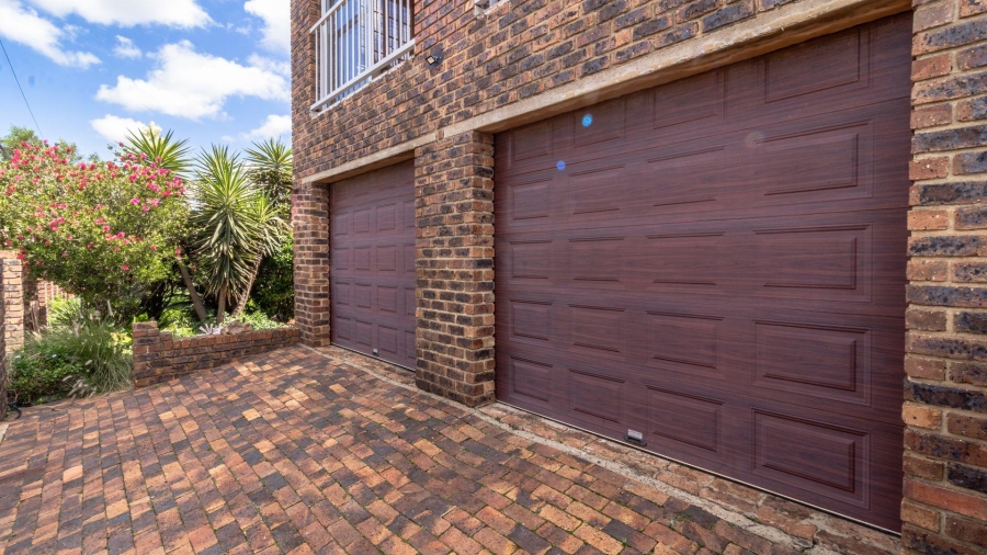 4 Bedroom Property for Sale in Vaaloewer Gauteng