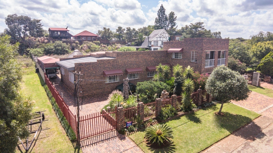 4 Bedroom Property for Sale in Vaaloewer Gauteng