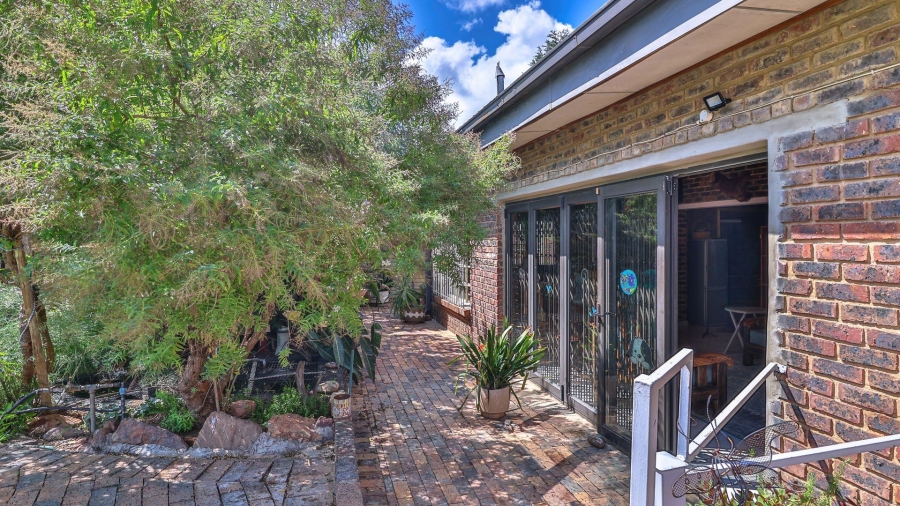 4 Bedroom Property for Sale in Vaaloewer Gauteng