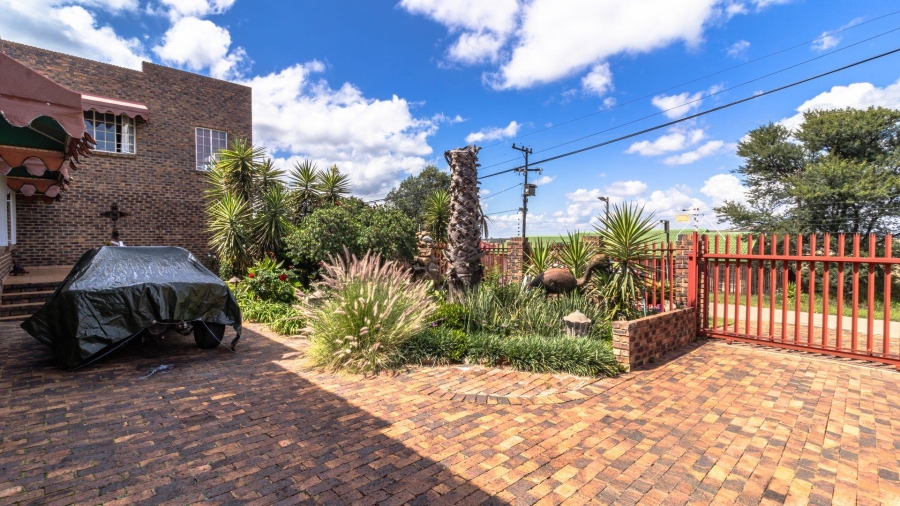 4 Bedroom Property for Sale in Vaaloewer Gauteng