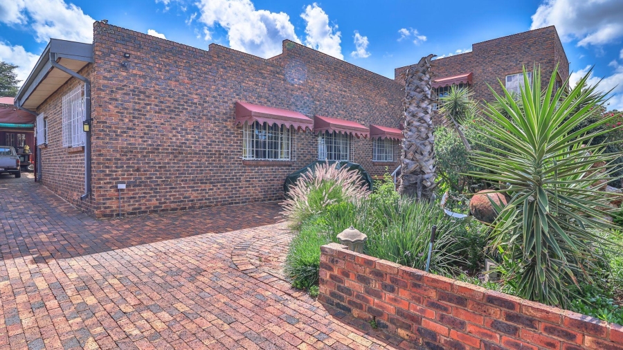 4 Bedroom Property for Sale in Vaaloewer Gauteng