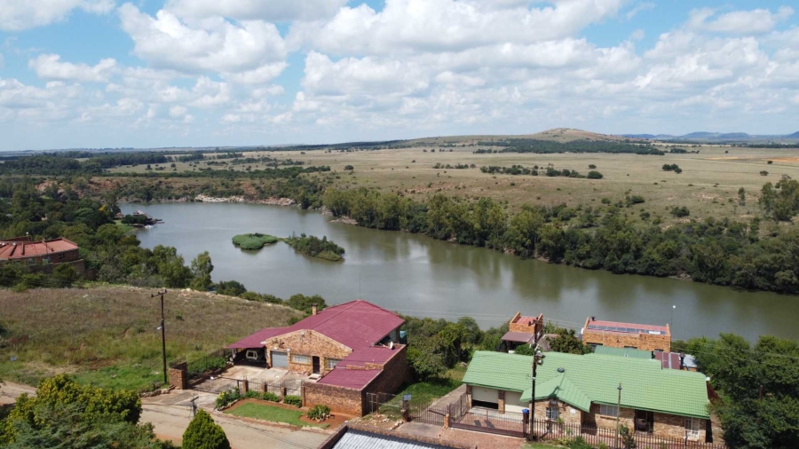 5 Bedroom Property for Sale in Vaaloewer Gauteng