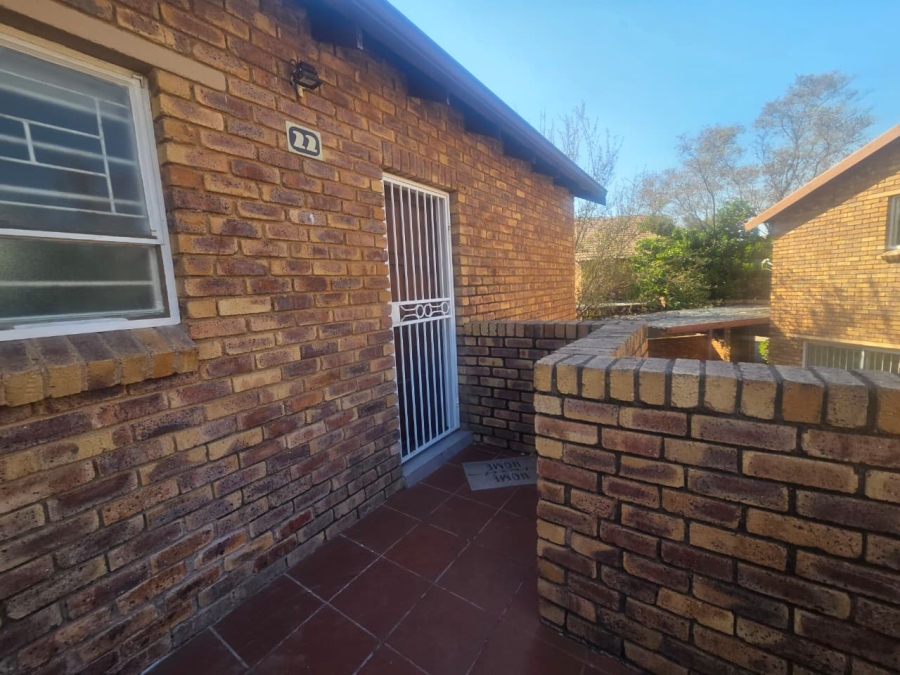 1 Bedroom Property for Sale in Wilgeheuwel Gauteng