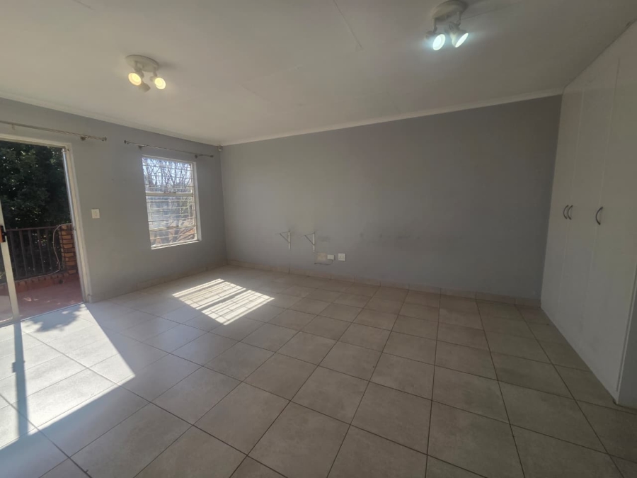 1 Bedroom Property for Sale in Wilgeheuwel Gauteng