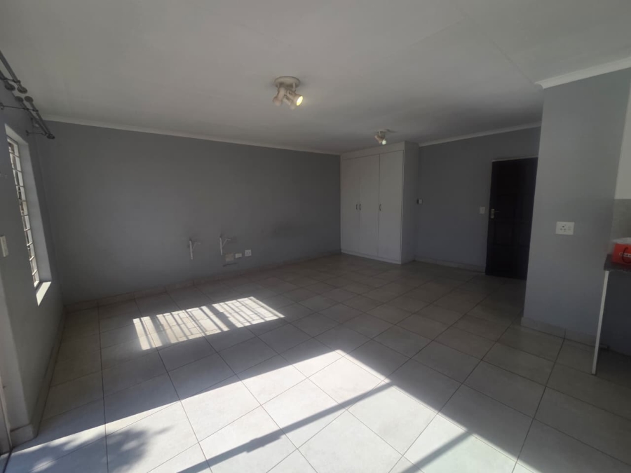 1 Bedroom Property for Sale in Wilgeheuwel Gauteng